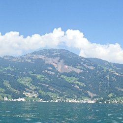 Wolken auf dem Bergkamm