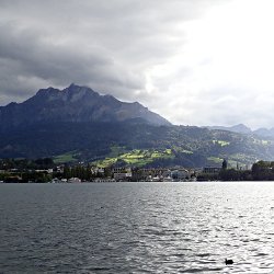 Wolken und Sonne über Luzern und dem Pilatus