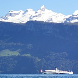 Schneebedeckte Bergspitzen