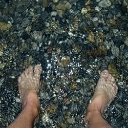 Füsse im Wasser