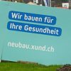 Baustellenschild – Wir bauen für Ihre Gesundheit, neubau.xund.ch