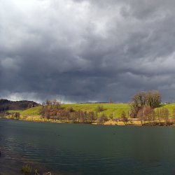 Regenfront über dem Rotsee