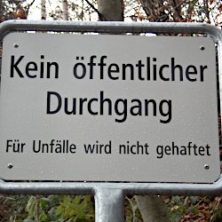 Schild: Kein öffentlicher Durchgang