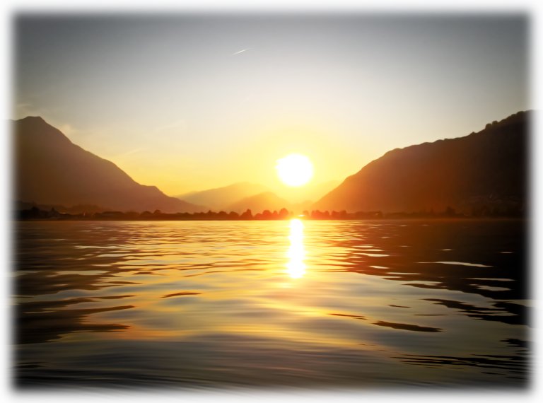 Sonnenaufgang über dem See